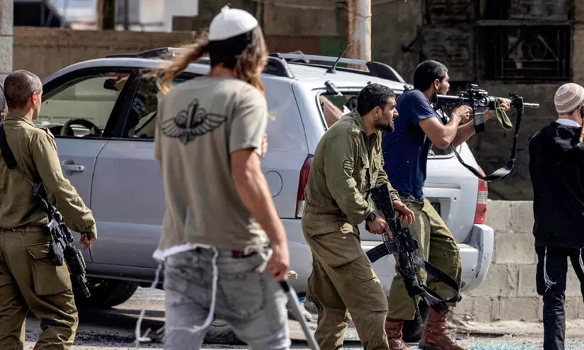 വെസ്റ്റ് ബാങ്കിലെ ആക്രമണം റിപ്പോർട്ട് ചെയ്യാനെത്തിയ വിദേശ മാധ്യമപ്രവർത്തകരെ ആക്രമിച്ച് ഇസ്രയേലി കുടിയേറ്റക്കാർ