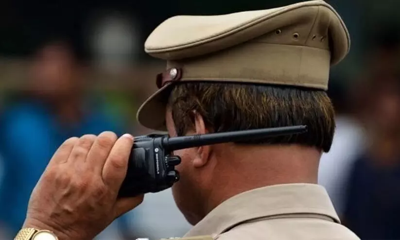 മധ്യപ്രദേശിൽ 12 വർഷംകൊണ്ട് പൊലീസുദ്യോഗസ്ഥൻ വെറുതെയിരുന്ന് വാങ്ങിയത് 28 ലക്ഷം രൂപ മധ്യപ്രദേശിൽ 12 വർഷംകൊണ്ട് പൊലീസുദ്യോഗസ്ഥൻ വെറുതെയിരുന്ന് വാങ്ങിയത് 28 ലക്ഷം രൂപ