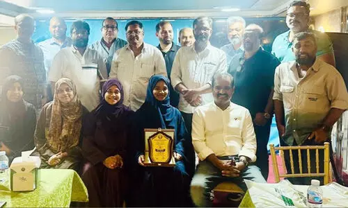 നോ​യ ന​വാ​സി​ന് മു​സ്‌​രി​സ് എ​ക്സ​ല​ന്‍സ് അ​വാ​ര്‍ഡ് സ​മ്മാ​നി​ച്ചു