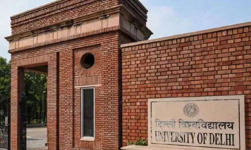 അഞ്ചു ശതമാനം കോഴ്‌സുകൾ ഓൺലൈനിലേക്കു മാറ്റാൻ ഡൽഹി സർവകലാശാല;  യു.ജി, പി.ജി പ്രോഗ്രാമുകളുടെ സമഗ്രതയും നിലവാരവും അപകടത്തിലാവുമെന്ന് അധ്യാപകർ