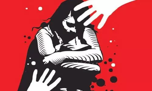 ന​ടു​വേ​ദ​ന​ക്ക് ചി​കി​ത്സ​ക്കെ​ത്തി​യ വീ​ട്ട​മ്മ​യെ പീ​ഡി​പ്പി​ക്കാ​ൻ ശ്ര​മം