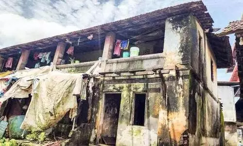 അന്തർസംസ്ഥാനക്കാർ താമസിക്കുന്ന ജീർണിച്ച കെട്ടിടം നാട്ടുകാരിൽ ആശങ്ക ഉയർത്തുന്നു