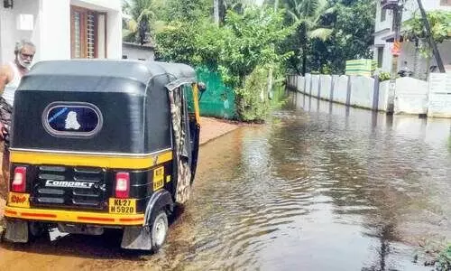 ഒഴിയാതെ വെള്ളം; മേപ്രാലിന്​ ദുരിത കാത്തിരിപ്പ്