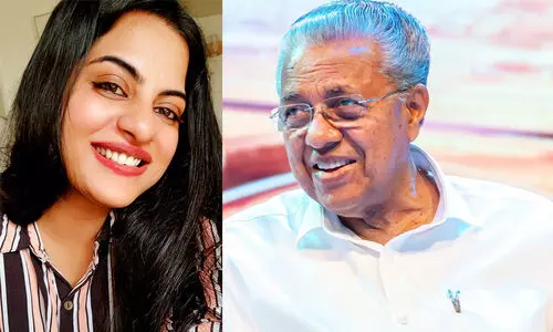 Tara Tojo Alex, Pinarayi Vijayan
