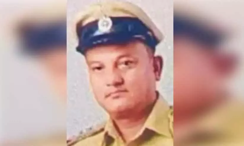 ദാവൻകരെയിൽ എസ്.ഐ തൂങ്ങിമരിച്ച നിലയിൽ ദാവൻകരെയിൽ എസ്.ഐ തൂങ്ങിമരിച്ച നിലയിൽ