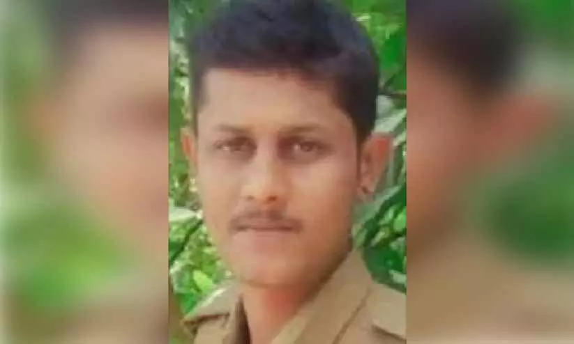 കാ​ണാ​താ​യ വ​ന​പാ​ല​ക​ൻ മ​രി​ച്ച​നി​ല​യി​ൽ