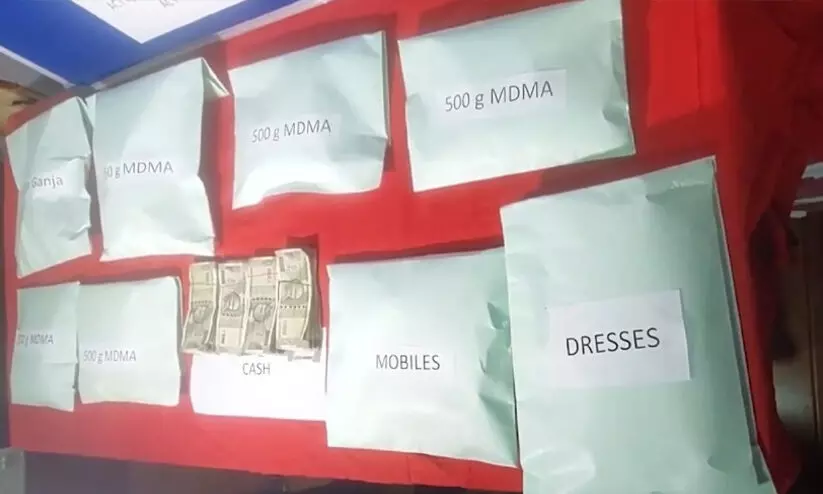 ചികിത്സ​ക്കെത്തിയ മൂന്ന് വിദേശികൾ തിരിച്ച് പോയില്ല; പൊലീസ് പരിശോധനയിൽ കണ്ടെത്തിയത് 2.8 കിലോ എം.ഡി.എം.എയും 400 കിലോ ഹൈബ്രിഡ് കഞ്ചാവും, മതിപ്പുവില 4.5 കോടി