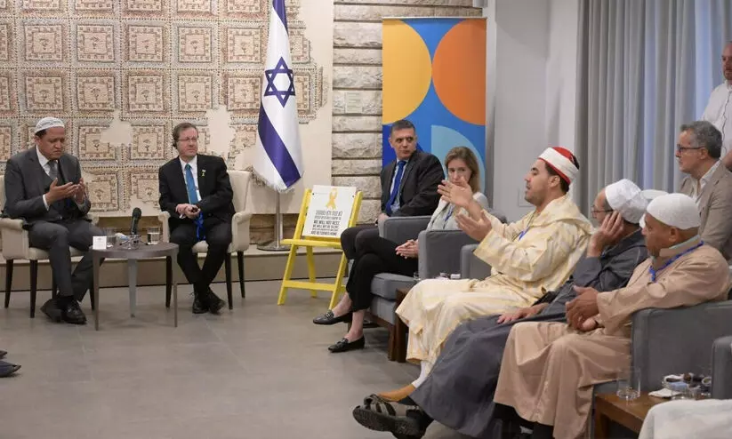 ഇസ്രായേൽ സന്ദർശിച്ച് പുകഴ്ത്ത് പാട്ടു​മായി ‘മുസ്‍ലിം ഇമാമു’മാരുടെ സംഘം; ‘നിങ്ങൾ മനുഷ്യത്വത്തിന്റെയും ജനാധിപത്യത്തിന്റെയും ലോകത്തെ പ്രതിനിധീകരിക്കുന്നു’ -VIDEO