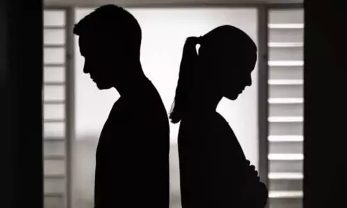 ‘ഞങ്ങളെ തേച്ചതല്ലേ?’, വിശ്വാസവഞ്ചന ചോദ്യം ചെയ്ത പെൺകുട്ടികൾക്ക് കാമുകന്‍റെ മർദനം