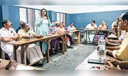 കുരുന്നു മനസ്സ് കാക്കാൻ കരുതൽ വേണം കൈ പിടിക്കാം... കൂട്ടുകാരാകാം