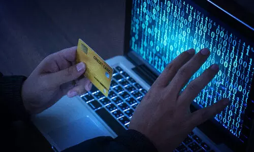 ക്രെഡിറ്റ് കാർഡ് കാൻസൽ ചെയ്യാൻ ബാങ്കിൽ കൊടുത്തു, ജീവനക്കാരൻ ലക്ഷങ്ങൾ തട്ടി; എസ്.ബി.ഐ 20 ലക്ഷം നഷ്ടപരിഹാരം നൽകണമെന്ന് ഉപഭോക്തൃ കമീഷൻ