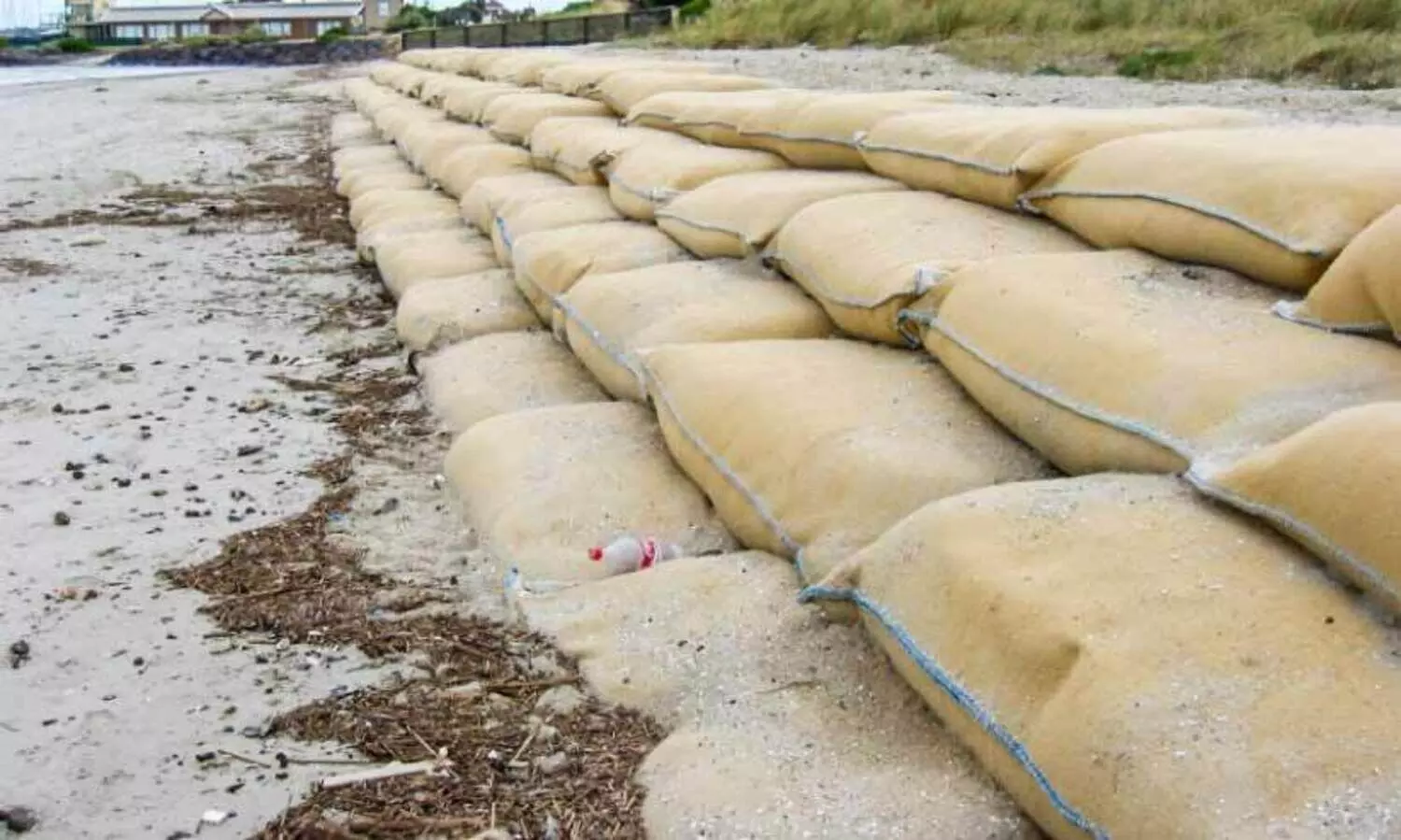 നായരമ്പലം തീരപ്രദേശം; സംരക്ഷണഭിത്തിക്ക്​ 10 ലക്ഷം കൂടി