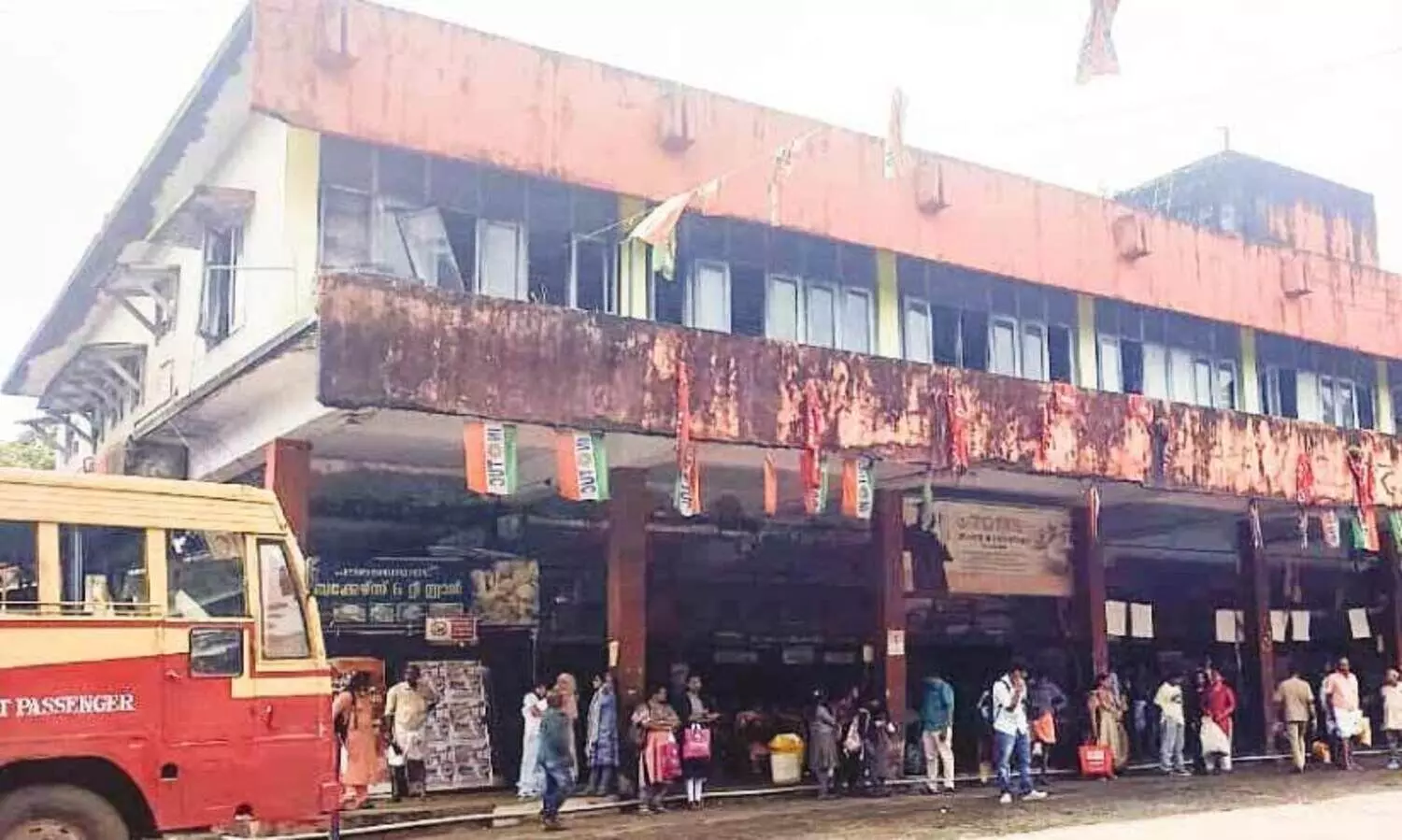 അപകടം അരികെ