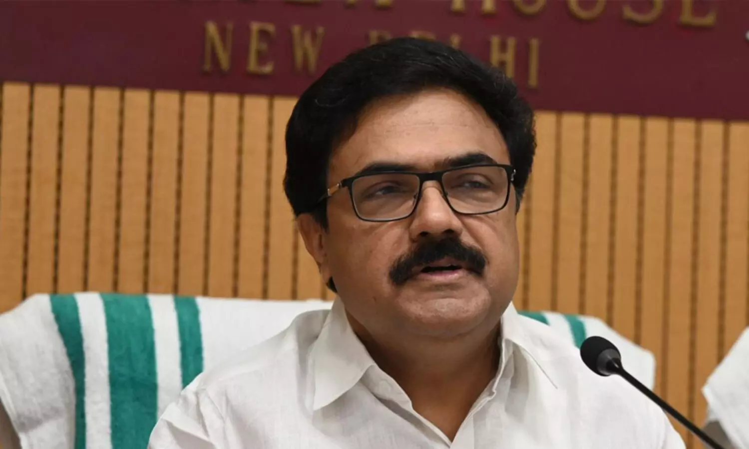 ആ വെള്ളം അങ്ങുവാങ്ങി വെച്ചേരെ മുന്നണിമാറ്റം സംബന്ധിച്ച അഭ്യൂഹങ്ങൾ തള്ളി ജോസ് കെ. മാണി