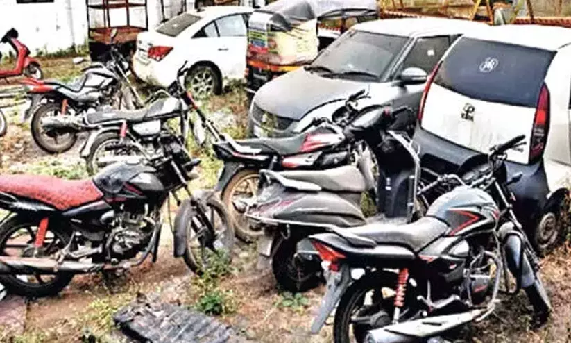 തൊണ്ടിയായി പിടിച്ച, അവകാശികളില്ലാത്ത വാഹനങ്ങൾ പൊലീസിന് നൽകണമെന്ന്