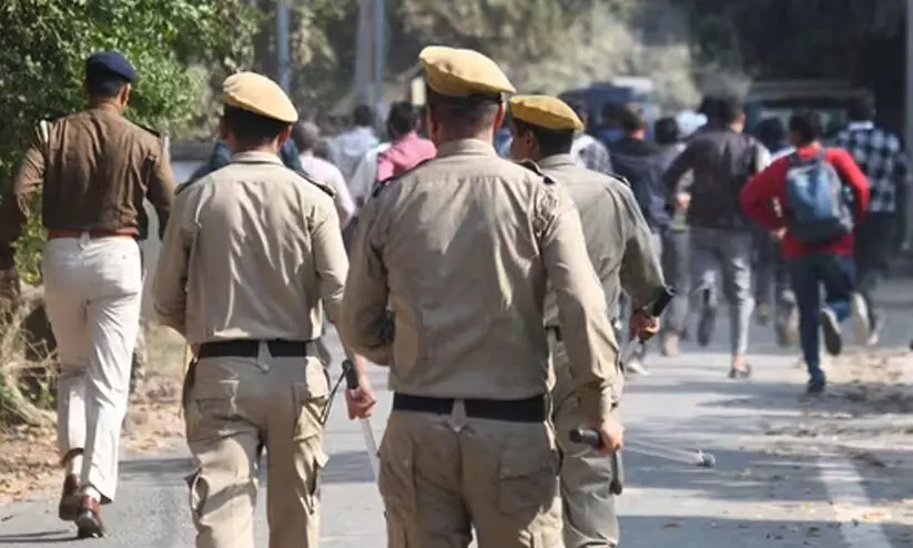 അസുഖം വരാൻ കാരണം ദുർമന്ത്രവാദമെന്ന്; അഞ്ചംഗ കുടുംബത്തെ ചുട്ടുകൊന്നു അസുഖം വരാൻ കാരണം ദുർമന്ത്രവാദമെന്ന്; അഞ്ചംഗ കുടുംബത്തെ ചുട്ടുകൊന്നു