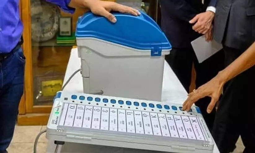 വോട്ടിന് പൗരത്വ രേഖ; കൈവിട്ട​പ്പോൾ കമീഷ​ന്റെ ഉരുണ്ടുകളി