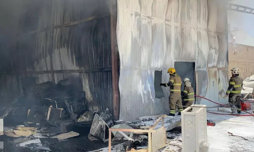 ഷു​വൈ​ഖ് ഇ​ൻ​ഡ​സ്ട്രി​യ​ൽ ഏ​രി​യ​യി​ൽ വെ​യ​ർ​ഹൗ​സി​ൽ തീ​പി​ടി​ത്തം