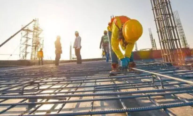 ചൂ​ടാ​ണ്, പു​റം തൊ​ഴി​ൽ വേ​ണ്ട; നി​യ​മം ലം​ഘി​ച്ച 30 ക​മ്പ​നി​ക​ൾ​ക്ക് മു​ന്ന​റി​യി​പ്പ്