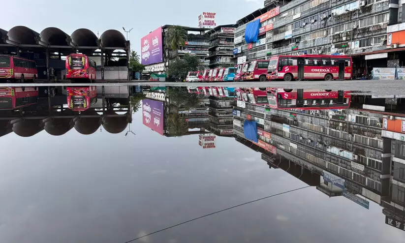 സ്വകാര്യ ബസ് പണിമുടക്കിൽ വലഞ്ഞ് യാത്രക്കാർ; ഇന്ന് അർധരാത്രിമുതൽ ദേശീയപണിമുടക്ക്