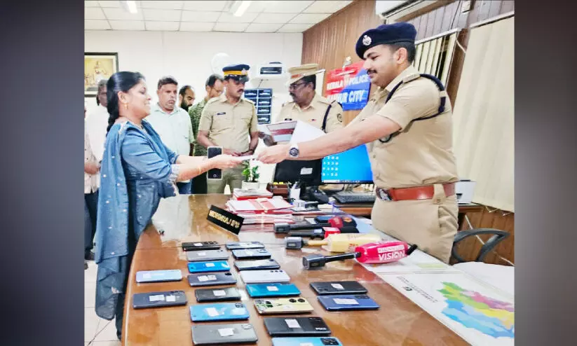 ക​ഴി​ഞ്ഞ ആ​റു മാ​സ​ത്തി​നു​ള്ളി​ൽ സൈ​ബ​ർ പൊ​ലീ​സ് ക​ണ്ടെ​ത്തി​യ​ത് 300 ഫോ​ണു​ക​ൾ