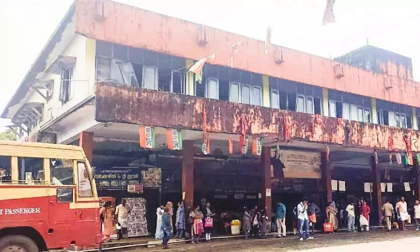 അപകടം അരികെ അപകടം അരികെ