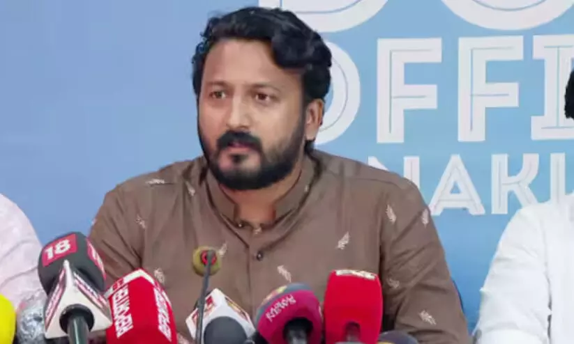 ഡി.വൈ.എഫ്.ഐ പൂർത്തിയാക്കിയ വീട്ടിൽ താമസിക്കുന്ന ഒരു ഗൃഹനാഥന്റെ പേര് പറയൂ..?; പിരിച്ച പണം കെ.പി.സി.സിക്ക് കൈമാറി വീട് നിർമാണം പൂർത്തിയാക്കുമെന്ന് രാഹുൽ മാങ്കൂട്ടത്തിൽ