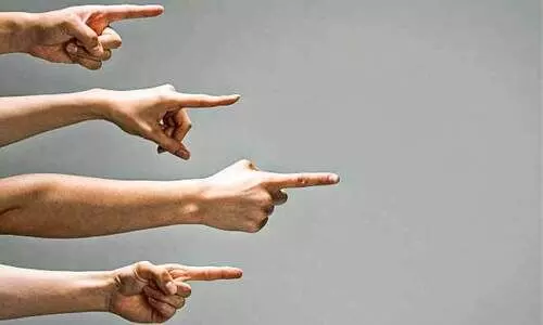 വ​ർ​ഗീ​യ​ത ന​മ്മ​ളി​ൽ ഇ​ല്ലാ​ത്ത​തും അ​പ​ര​രി​ൽ ഉ​ള്ള​തും