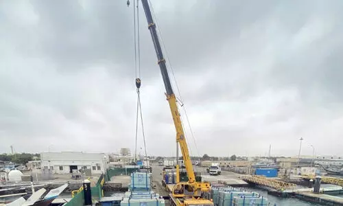 വി​ക​സ​ന കു​തി​പ്പു​മാ​യി ശി​നാ​സ് തു​റ​മു​ഖം