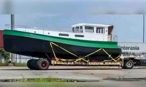 കടൽ കടന്ന് കൊച്ചിയിലെ ബോട്ടുകൾ