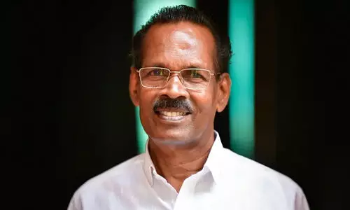 കെ.എസ്.ആർ.ടി.സി നിരത്തിലിറങ്ങില്ല, മന്ത്രിക്ക് കാര്യമറിയില്ല, സ്വകാര്യവാഹനം റോഡിലിറക്കാതിരിക്കുന്നതാണ് നല്ലത് - ടി.പി രാമകൃഷ്ണൻ