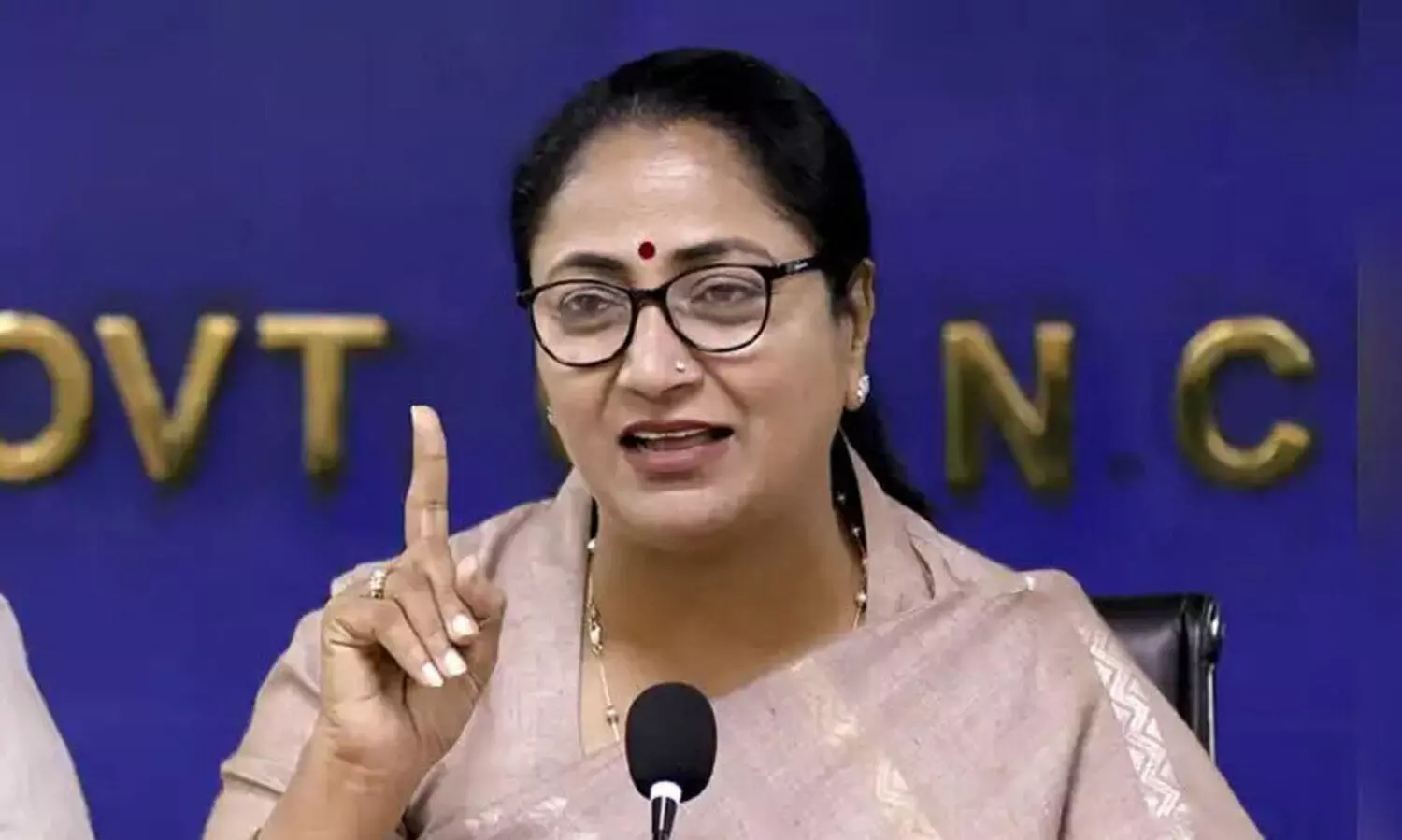 14 എയര്‍ കണ്ടീഷണറുകൾ, നിരവധി ടെലിവിഷനുകൾ, ലൈറ്റിങ്സ്.....  60 ലക്ഷം മുടക്കി ഡൽഹി മുഖ്യമന്ത്രി രേഖ ഗുപ്തയുടെ വീട് നവീകരിക്കാനുള്ള നീക്കം താൽക്കാലികമായി നിർത്തിവെച്ചു