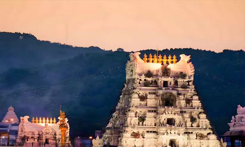 പള്ളിയിൽ പോയി പ്രാർഥിച്ചതിന് തിരുപ്പതി ക്ഷേത്രം ഉദ്യോഗസ്ഥനെ സസ്പെൻഡ് ചെയ്തു