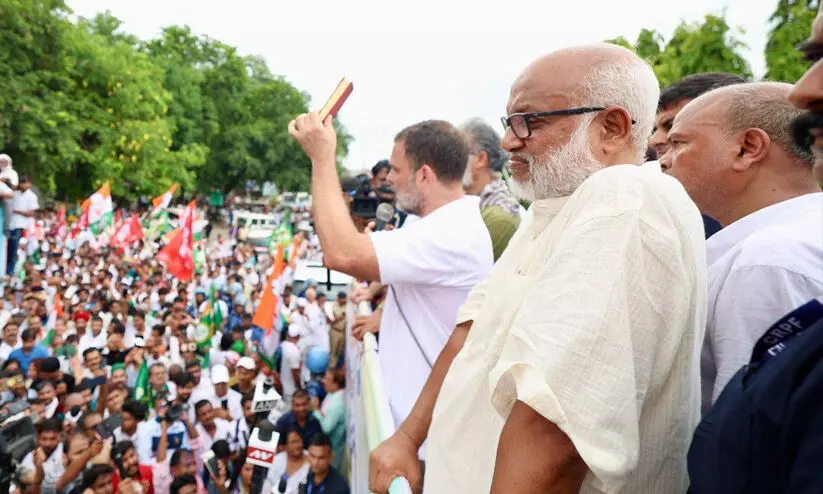 രാഹുൽ ഗാന്ധിക്കൊപ്പം സമരമുഖത്ത് എം.എ. ബേബിയും; ജർമനിയിൽ ഹിറ്റ്ലർ ചെയ്തത് പോലെയാണ് മോദിയും അമിത്ഷായും ചെയ്യുന്നതെന്ന് ബേബി