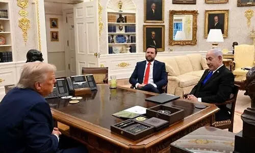 രണ്ടാം ദിവസവും വൈറ്റ് ഹൗസിലെത്തി നെതന്യാഹു; ട്രംപിനെ കണ്ട് ഒന്നും മിണ്ടാതെ തിരികെ പോയി രണ്ടാം ദിവസവും വൈറ്റ് ഹൗസിലെത്തി നെതന്യാഹു; ട്രംപിനെ കണ്ട് ഒന്നും മിണ്ടാതെ തിരികെ പോയി