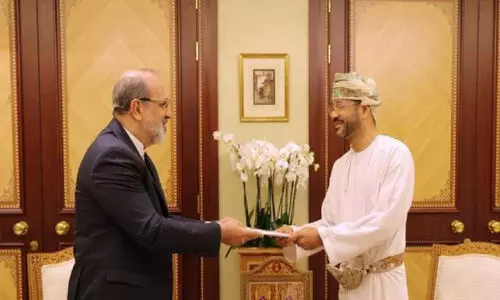 ഇ​റാ​ൻ വി​ദേ​ശ​കാ​ര്യ മ​ന്ത്രി​യു​ടെ ക​ത്തു​ക​ൾ സ​യ്യി​ദ് ബ​ദ​റി​ന് കൈ​മാ​റി