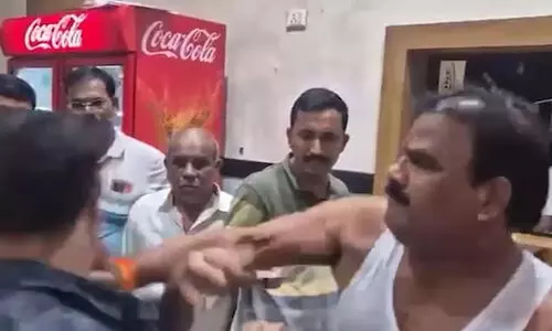 എം.എൽ.എ ഹോസ്റ്റലിൽ വിതരണം ചെയ്ത ഭക്ഷണത്തിന് നിലവാരമില്ല; കാന്റീൻ ഓപ്പറേറ്ററെ തല്ലി എം.എൽ.എ