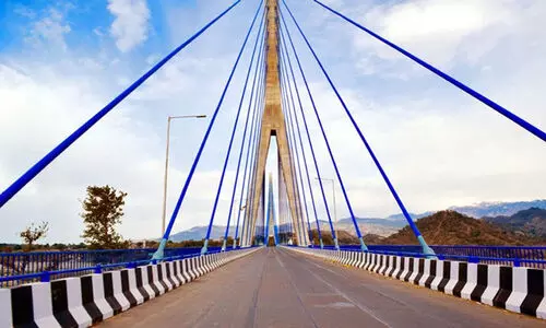 മുംബൈയിൽ ഡോക്ടർ പാലത്തിൽനിന്ന് കടലിൽ ചാടി മരിച്ചനിലയിൽ