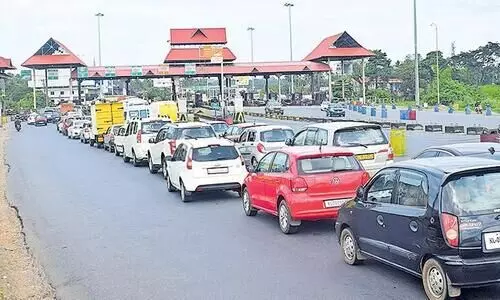 ദേശീയപാതയിലെ ദുരിതയാത്ര: ഒരാഴ്ചക്കകം പരിഹാരം കണ്ടില്ലെങ്കിൽ പാലിയേക്കര ടോൾ നിർത്തുമെന്ന് ഹൈകോടതി