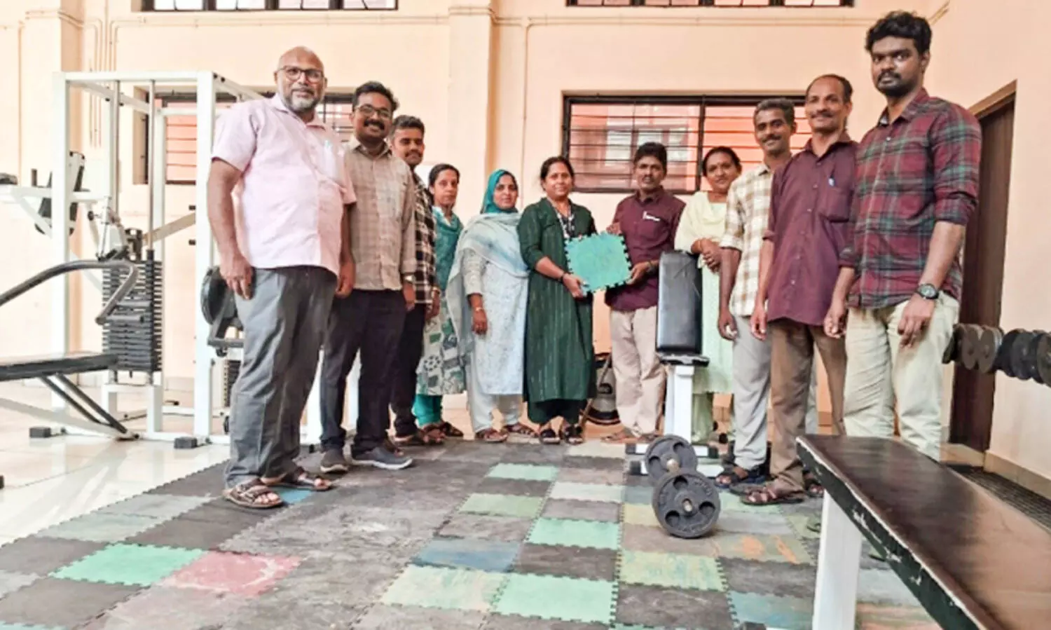 സ്വന്തം ലാബിൽ നിർമിച്ച റബർമാറ്റുമായി നാട്ടകം പോളി അധ്യാപകർ