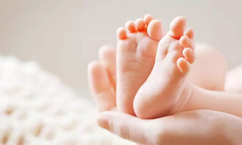 നവജാത ശിശു മരിച്ചുവെന്ന് ഉറപ്പു വരുത്തി ആശുപത്രി അധികൃതർ ബന്ധുക്കൾക്ക് കൈമാറി; സംസ്കാരത്തിനു തൊട്ടു മുമ്പ് കുട്ടി കരഞ്ഞതോടെ കഥ മാറി