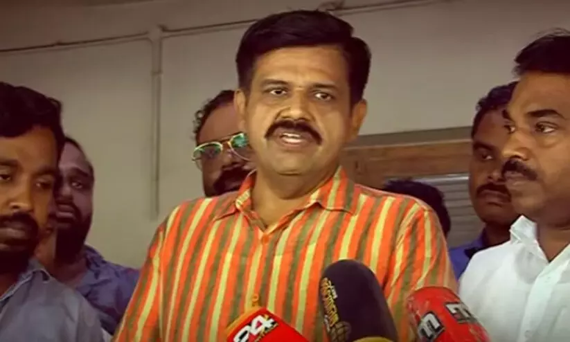 പുത്തനച്ചി പുരപ്പുറം തൂക്കും; മറുപടിയുമായി സന്ദീപ് വാര്യർ, വി.മുരളീധരന് രാജീവ് ചന്ദ്രശേഖറിനോട് വല്ലതും പറയാനുണ്ടെങ്കിൽ നേരിട്ട് പറഞ്ഞാൽ മതി