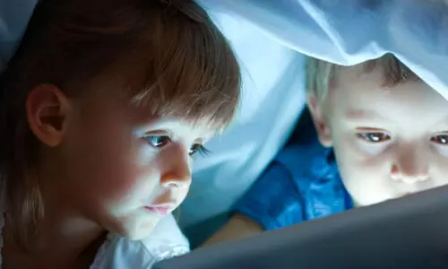 അമിത സ്ക്രീൻ സമയം; വളർച്ചയുടെ നാഴികക്കല്ലുകൾ പിന്നിടാൻ കഷ്ടപ്പെടുന്ന കുഞ്ഞുങ്ങൾ