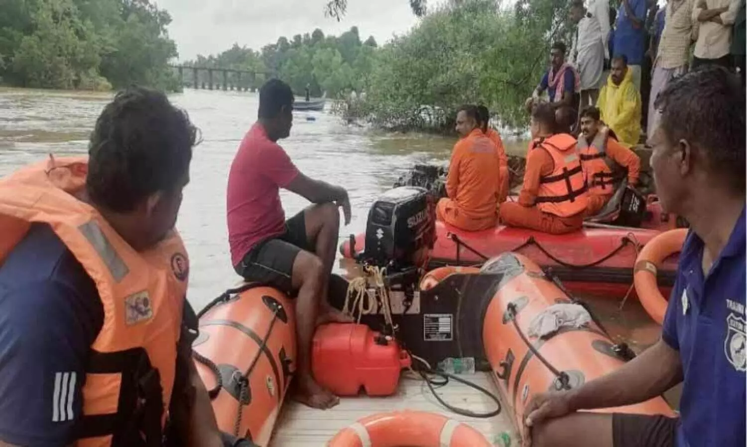ഒ​ഴു​ക്കി​ൽ​പെ​ട്ട വി​ദ്യാ​ർ​ഥി​യെ ക​ണ്ടെ​ത്തി​യി​ല്ല; ഇ​ന്നും തി​ര​ച്ചി​ൽ തു​ട​രും