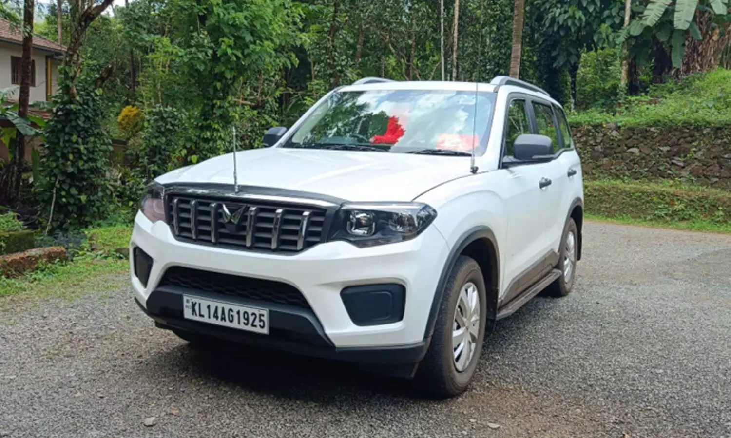 സി.പി.ഐക്ക് സ്വന്തമായി കാറില്ലാത്ത ജില്ലയല്ല ഇനി കാസർകോട്..!; സ്കോർപിയോ വാങ്ങി, പിറന്ന വർഷത്തിന്റെ ചരിത്ര നമ്പറിൽ രജിസ്റ്ററും ചെയ്തു