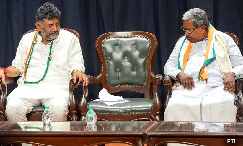 നേതൃമാറ്റമില്ലെന്ന് വ്യക്തമാക്കി മുഖ്യമന്ത്രി; ഉപമുഖ്യമന്ത്രി ഡി.കെ. ശിവകുമാറും ഇക്കാര്യം തള്ളി നേതൃമാറ്റമില്ലെന്ന് വ്യക്തമാക്കി മുഖ്യമന്ത്രി; ഉപമുഖ്യമന്ത്രി ഡി.കെ. ശിവകുമാറും ഇക്കാര്യം തള്ളി