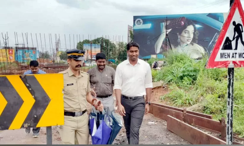 പുഴക്കലിൽ ഗതാഗതക്കുരുക്കിന് അറുതി; ഒരാഴ്ചക്കകം ഇരു ഭാഗത്തേക്കുമുള്ള റോഡ് തുറക്കും പുഴക്കലിൽ ഗതാഗതക്കുരുക്കിന് അറുതി; ഒരാഴ്ചക്കകം ഇരു ഭാഗത്തേക്കുമുള്ള റോഡ് തുറക്കും