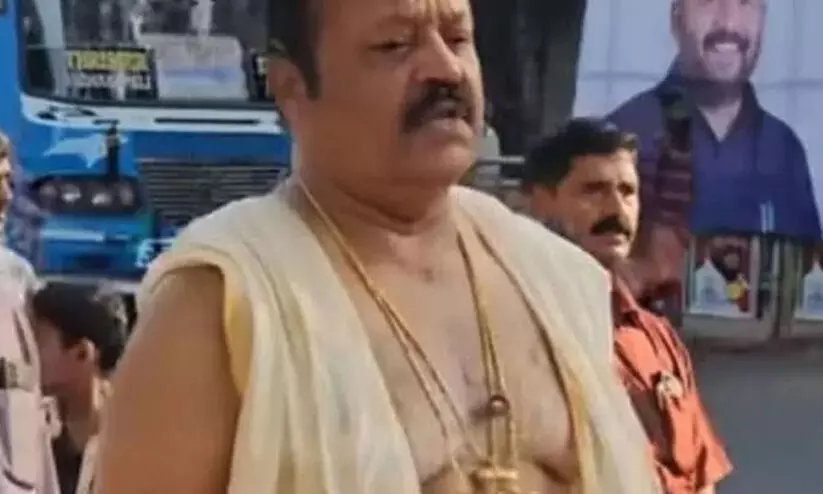 സുരേഷ് ഗോപിയുടെ പുലിപ്പല്ല് മാല: വനംവകുപ്പ് അന്വേഷണം തുടങ്ങി; പരാതിക്കാരന് നോട്ടീസയച്ചു സുരേഷ് ഗോപിയുടെ പുലിപ്പല്ല് മാല: വനംവകുപ്പ് അന്വേഷണം തുടങ്ങി; പരാതിക്കാരന് നോട്ടീസയച്ചു