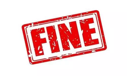 ജാ​തി-​വ​രു​മാ​ന സ​ർ​ട്ടി​ഫി​ക്ക​റ്റു​ക​ൾ ത​ട​ഞ്ഞു​വെ​ച്ച ഉ​ദ്യോ​ഗ​സ്ഥ​ർ​ക്ക് ര​ണ്ടു ല​ക്ഷം പി​ഴ