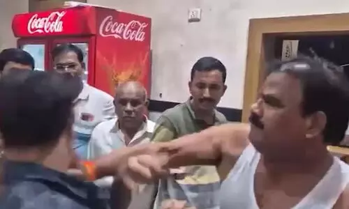 തെക്കേ ഇന്ത്യക്കാർ മറാത്ത സംസ്കാരത്തെയും യുവാക്കളെയും നശിപ്പിക്കുന്നു-ശിവസേന എം.എൽ.എ